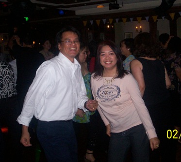 Noime & Me dancing at Dickens Pub during PLG Election Day_Feb 4, 2006
