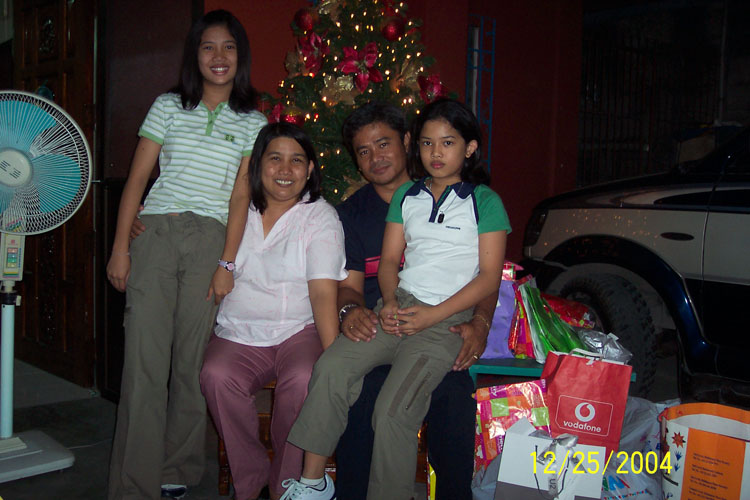 De Torres Family Christmas 2004
