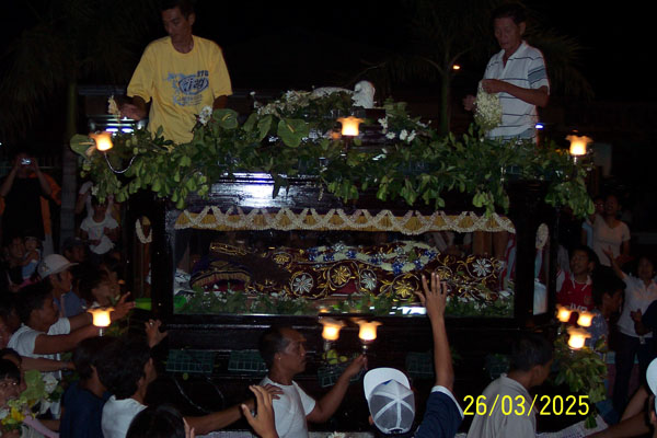 all Bataenos wants to get flowers to Jesus tomb.
