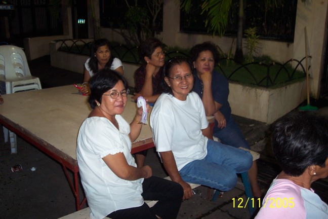 Tatang's burial with visitors Ate Ne, Ate Rose Ate Luz
