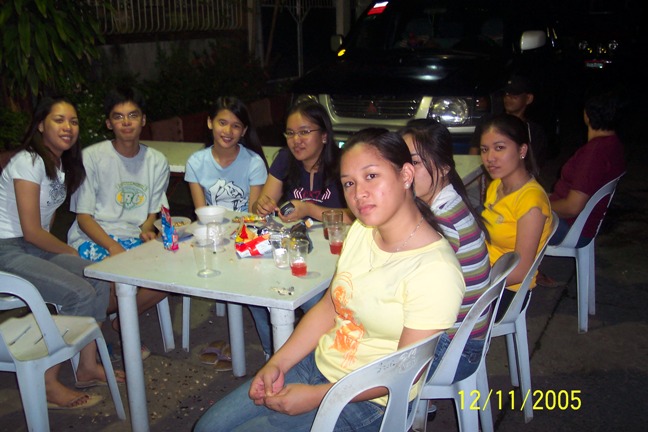 Tatang's burial with his the grandchildren
