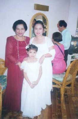 Anna...the flower girl...Belen the bridesmaid and Mamang the mother dear
