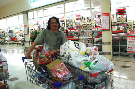 Shopping at Caneland Mall Mackay QLD Australia_Dec. 18, 2006
