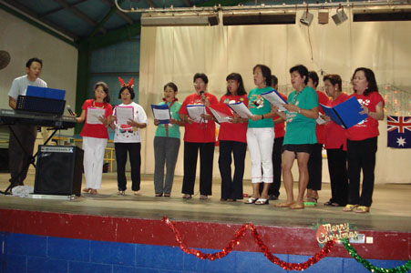 Fil. Choir "Carolling" special number lead by Jolen (pianist)
