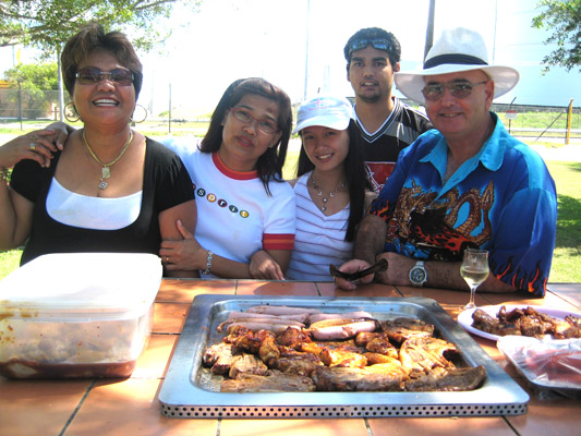 Tess & Tricia meet Tita Luz, Tito Mario with their son Tom
cooking barbeque at the Marina Park ANZAC Day April 25
