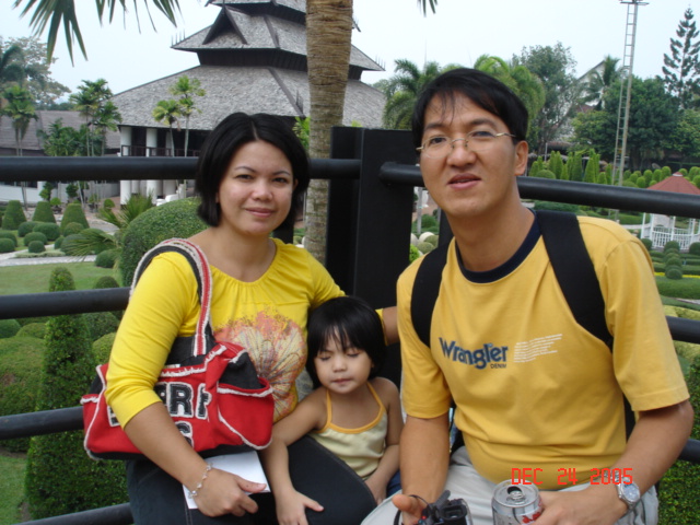 Avila-Panapanaan Family in Nong Nooch Dec. 2005
